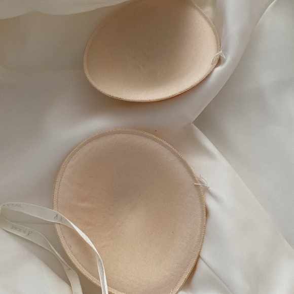 David’s Bridal St Tropez Wedding Gown - Picture 12 of 14